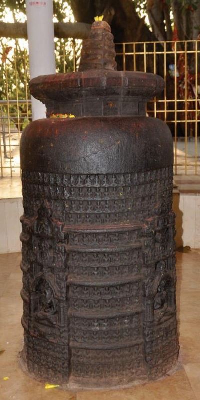 This is the Sahastrakoot Jinaya (1008 the Temple of Jain statues) at Bhadrakali in Itury (10th Tirthankar the birthplace of Shitalnath). It is worshipped by assuming the Sahasrara shivling