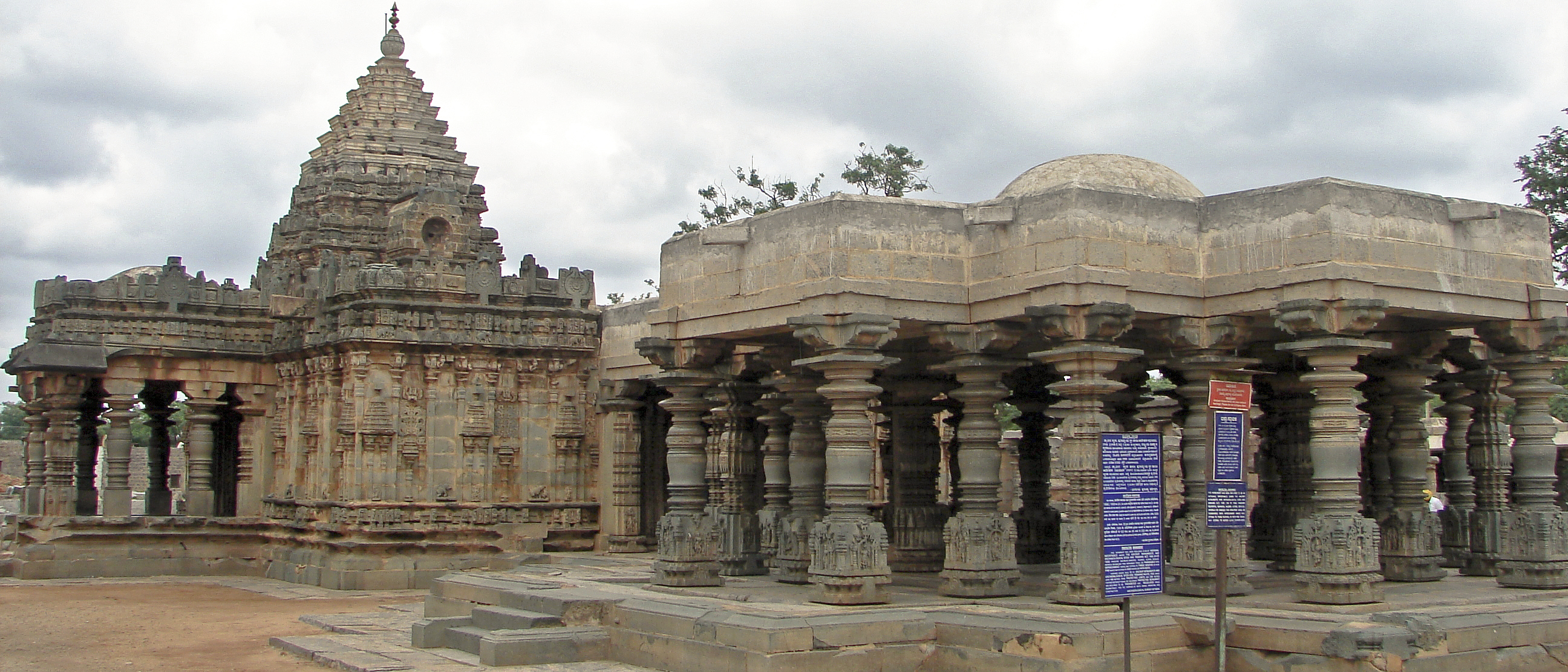 Mahadeva Temple at Itagi, Koppal district in Karnataka, also called Devalaya Chakravarti,[87][88] 1112 CE, an example of dravida articulation with a nagara superstructure.