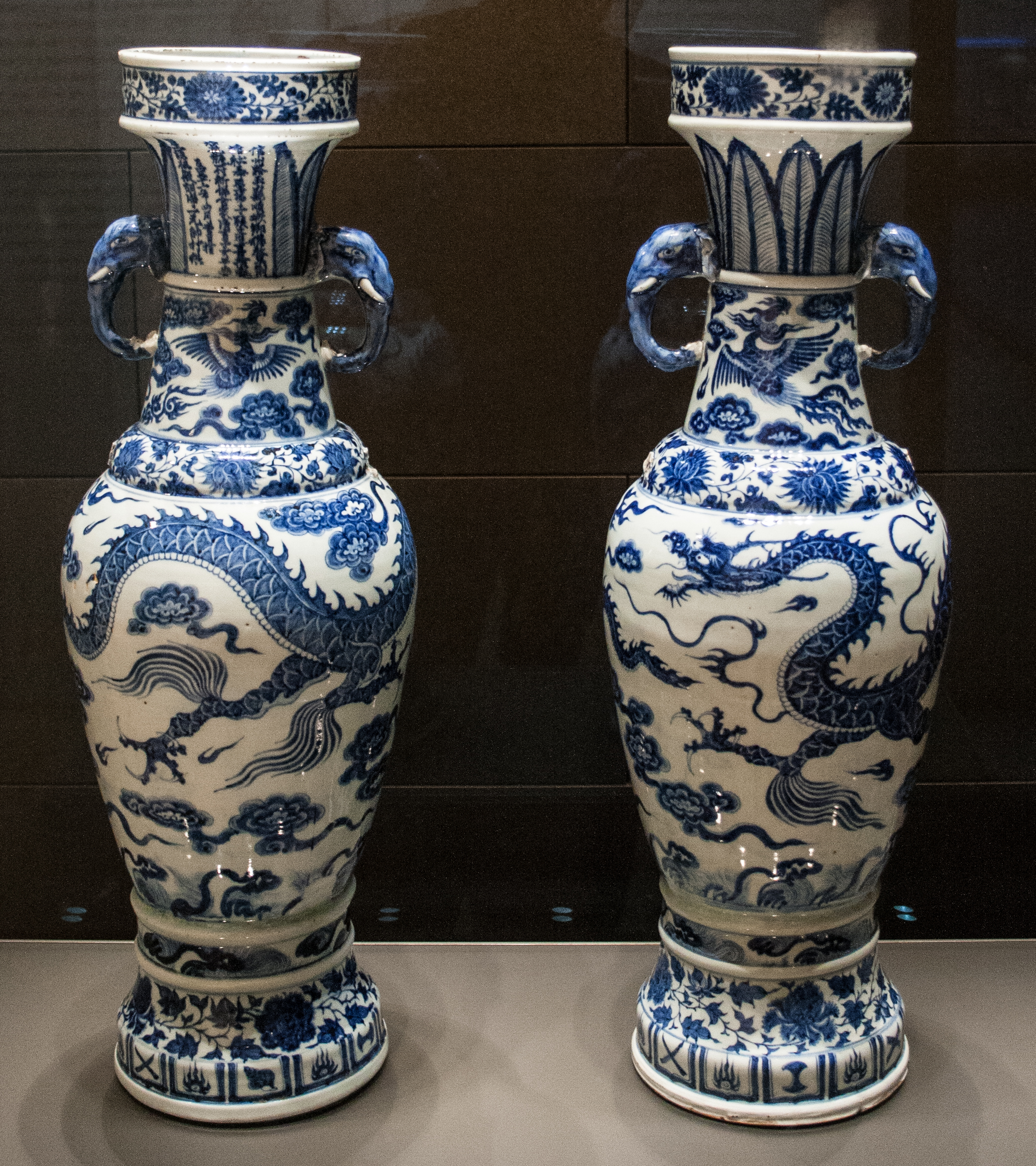 The David Vases; 1351 (the Yuan dynasty); porcelain, cobalt blue decor under glaze; height: 63.8 cm; British Museum (London)