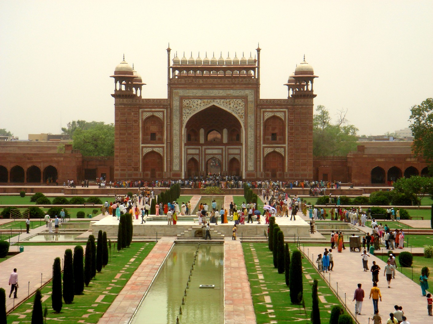 Great gate (Darwaza-i Rauza), the main entrance to Taj Mahal, Agra