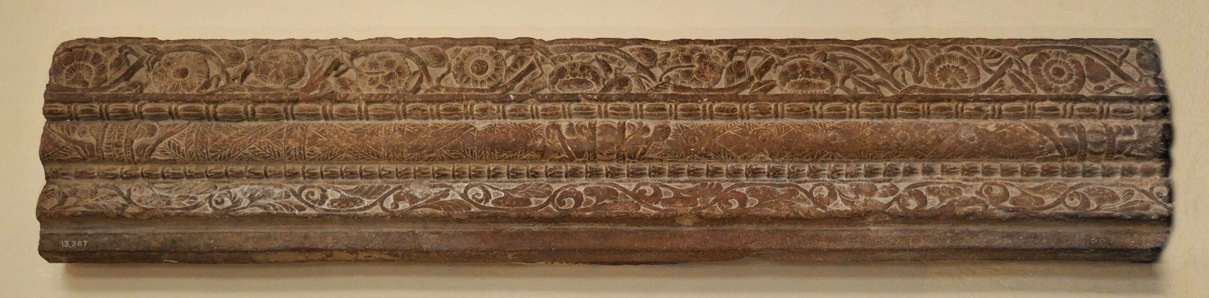 The Vasu doorjamb, dedicated to Vāsudeva "in the reign of Sodasa", Mathura, circa 15 CE. Mathura Museum, GMM 13.367[47]