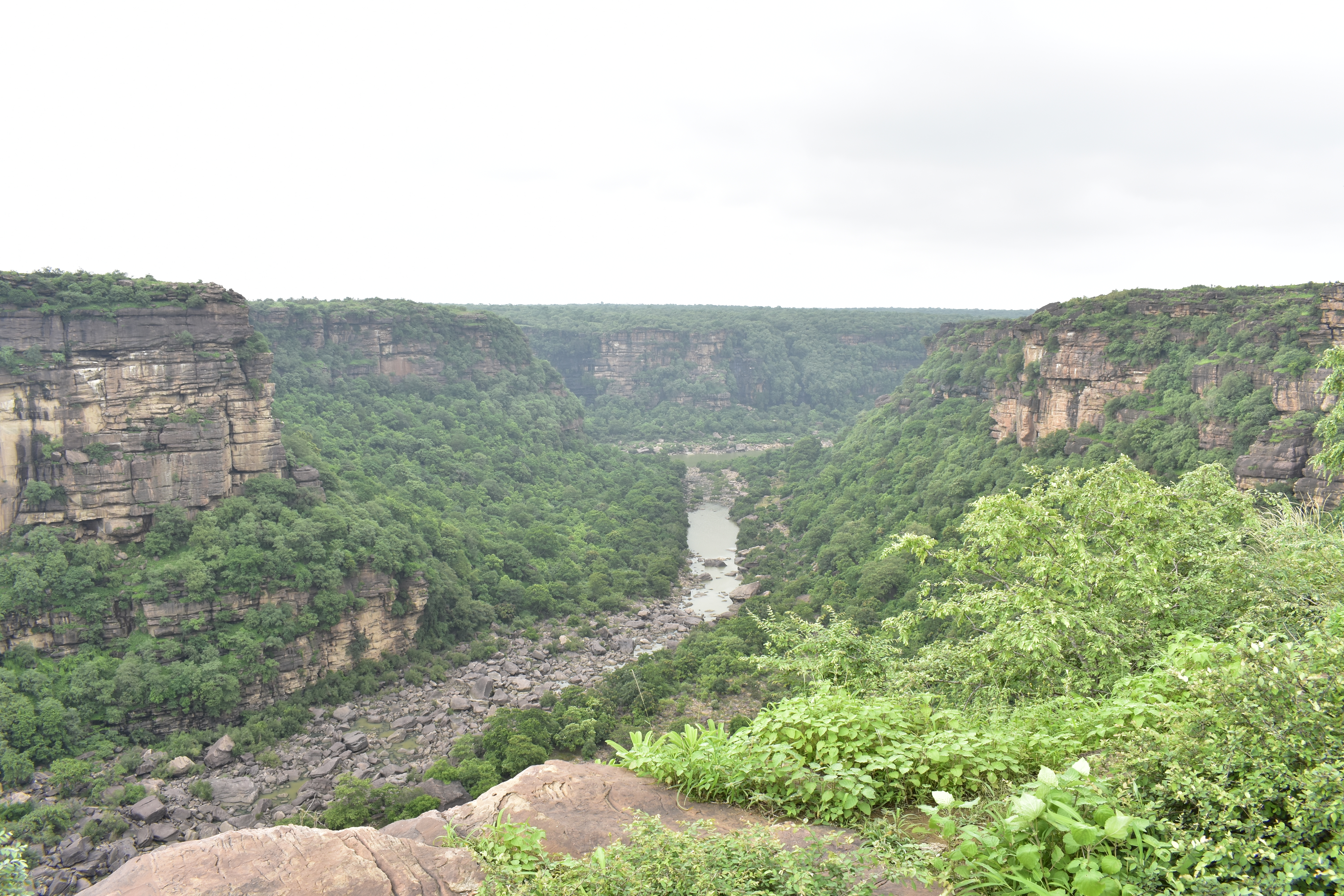 Chachai falls rewa 03.jpg