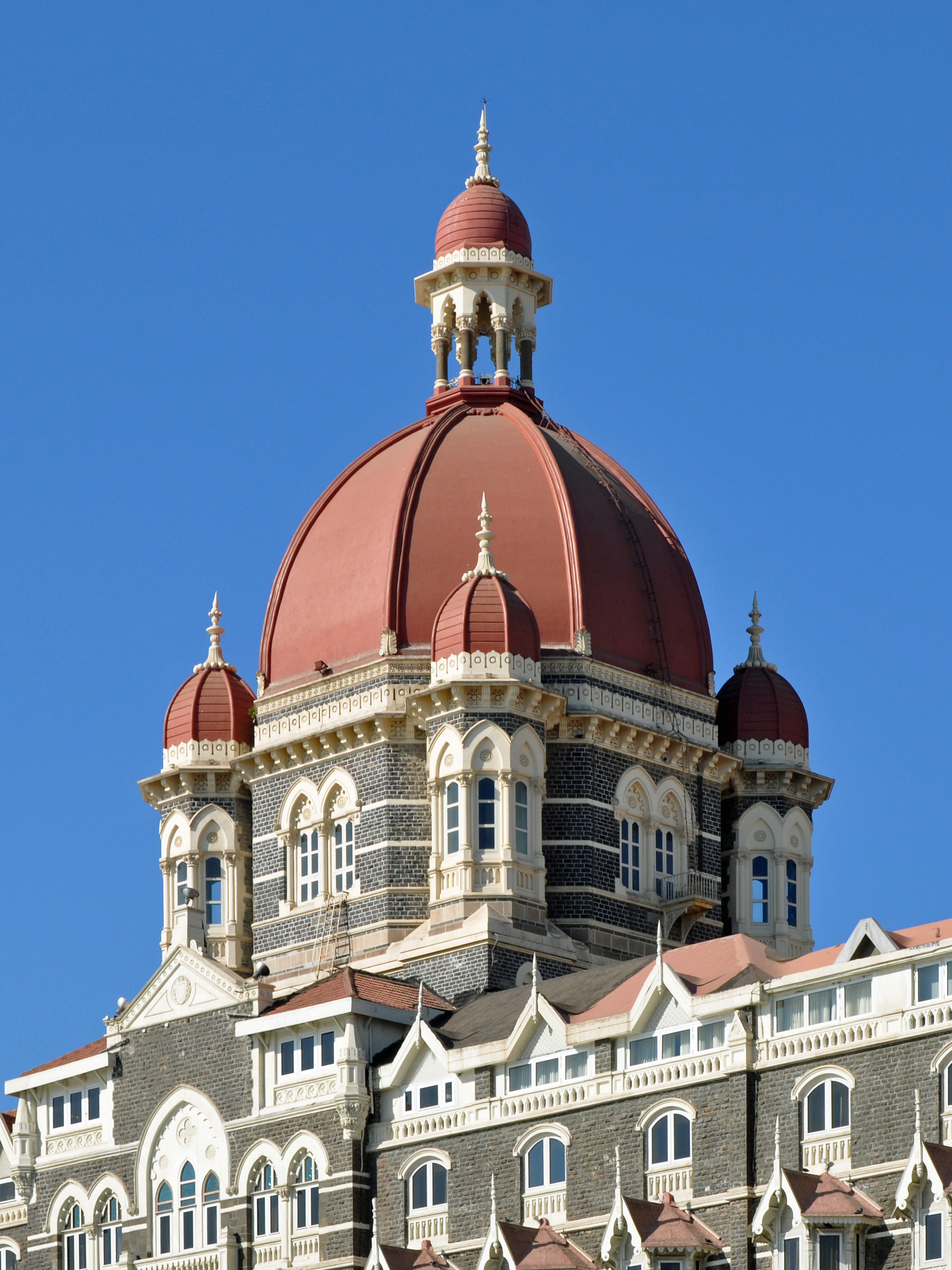 The dome of the hotel's old wing
