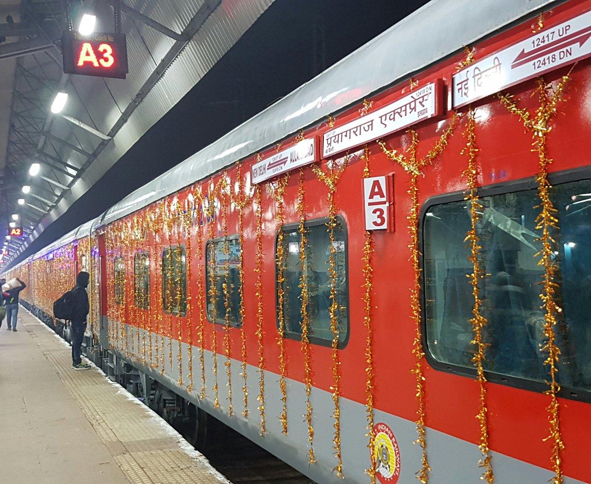 Prayag Raj Express at Prayagraj Jn.