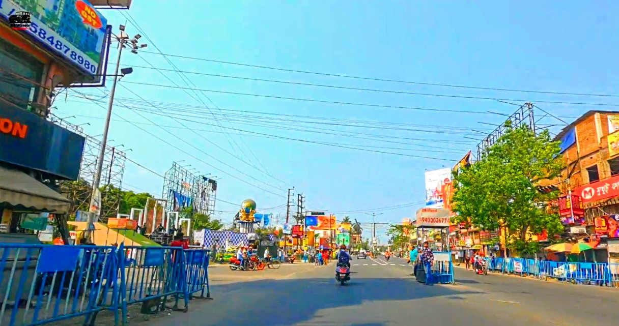 Madhyamgram Chowmatha, Jessore Road.jpg