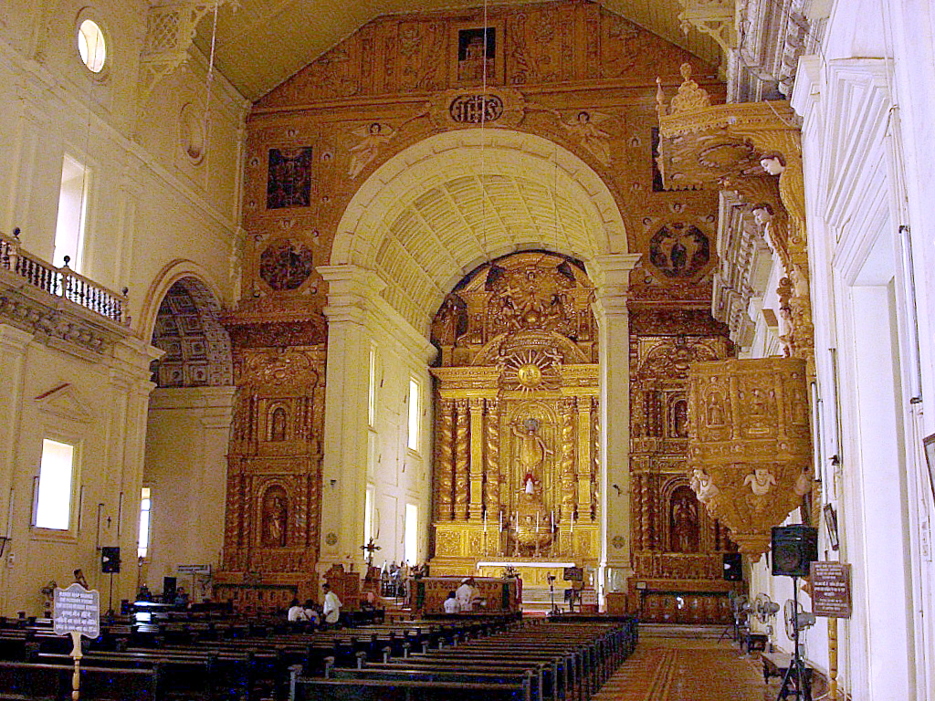 Main altar (nave) of the Basilica of Bom Jesus, famous throughout the Roman Catholic world for the casket of Saint Francis Xavier located in a nave (not seen in picture) beside the main altar