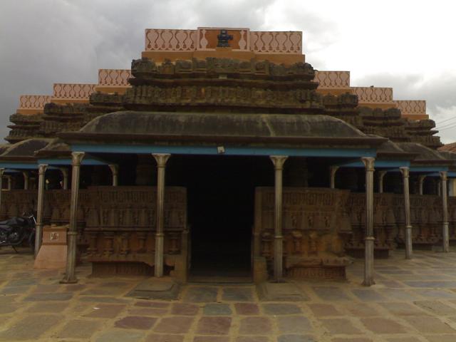 Kundagol Shambhulinga temple 10.jpg