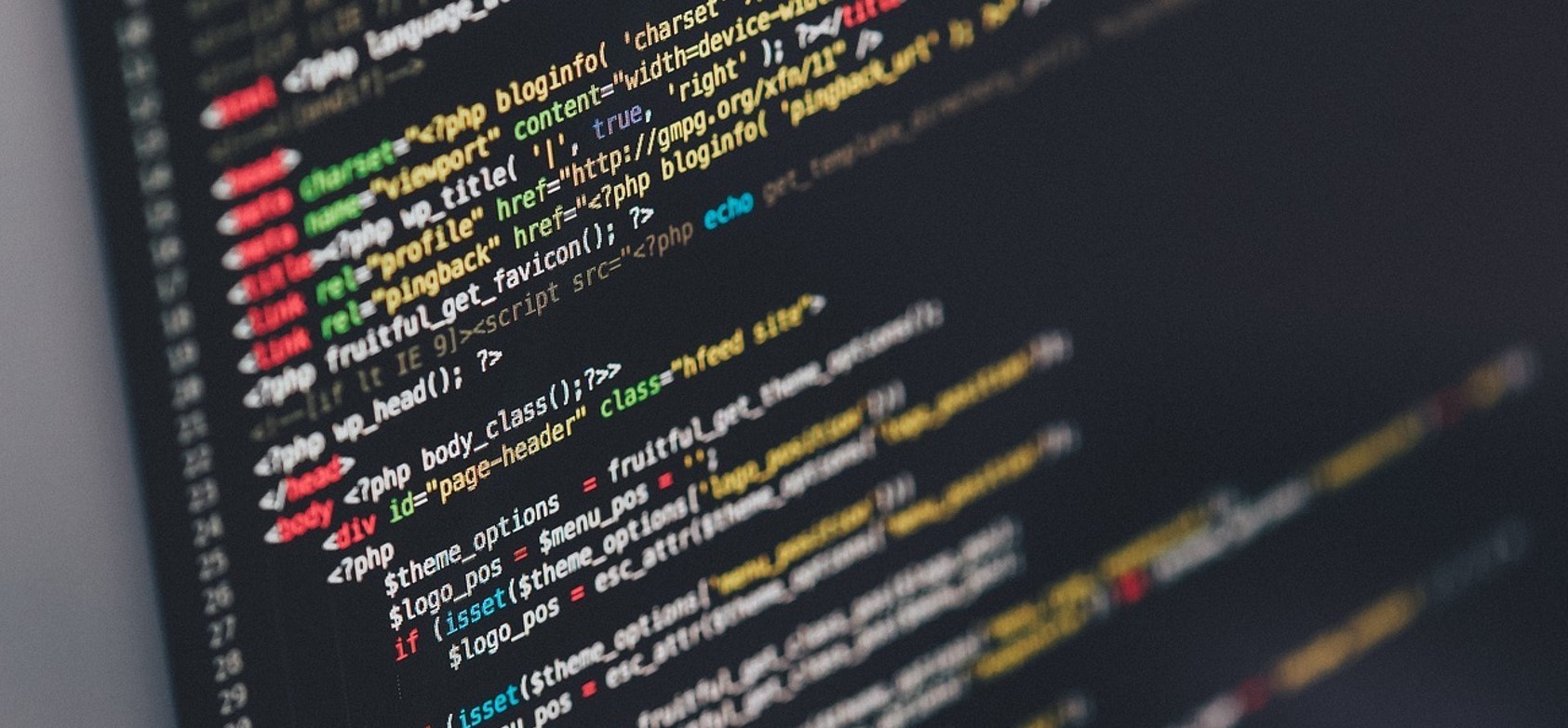 Nauči da kodiraš: online naspram kurseva u učionici