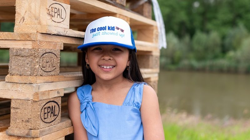 Inspiration et idées pour l"été: accessoires de voyage personnalisés pour les enfants. Casquette avec texte