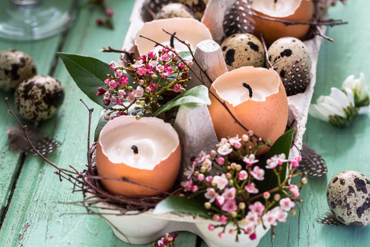 DIY mit Blumen, Eierschalen und Teelichtern