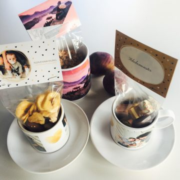 Tasses avec photo remplies de chocolats et de müesli