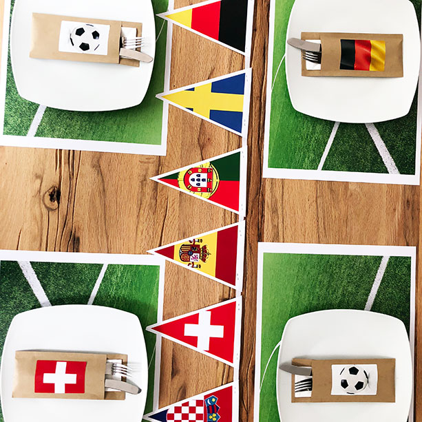 Décoration de table pour la Coupe du Monde avec guirlande de fanions