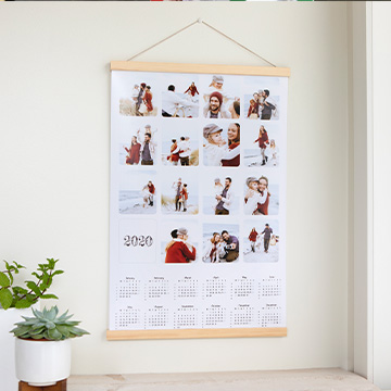 Magnetic poster frame hanger