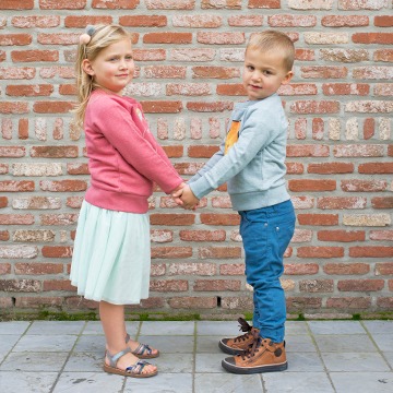 Kids forming a letter