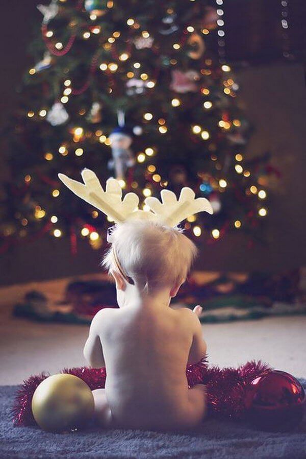 Photo de Noël originale pour votre carte de voeux : bébé renne