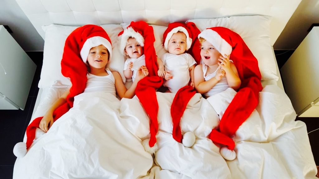 Photo de Noël originale : les bonnets de Père Noël