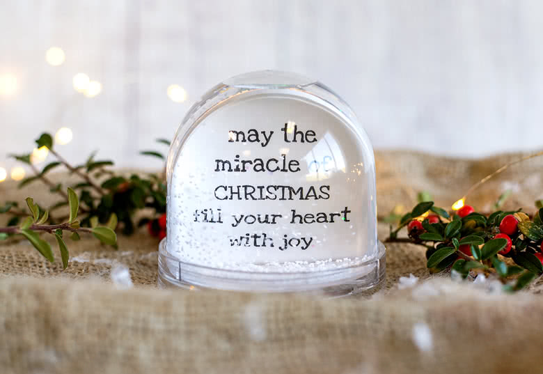 textes & citations pour cadeau de Noël - boule à neige avec texte et citations de Noël