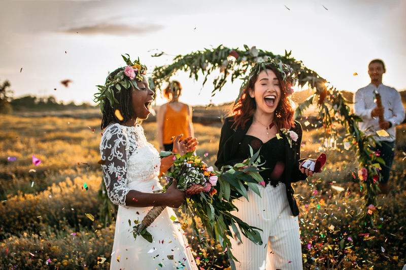 Photo d'ambiance mariage femmes - conseils anti-stress préparatifs de mariage