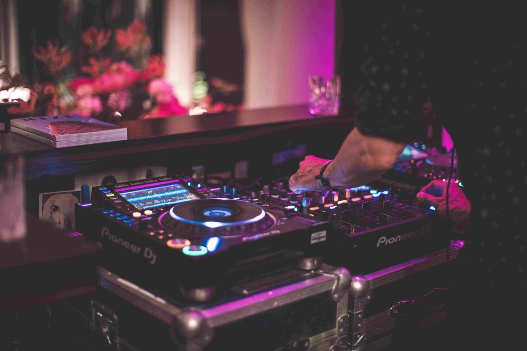 Choisir son DJ pour un mariage a quoi faut-il penser - conseils anti-stress préparatifs de mariage