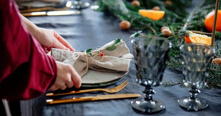 Déco de table : 5 idées créatives pour une table dorée à Noël