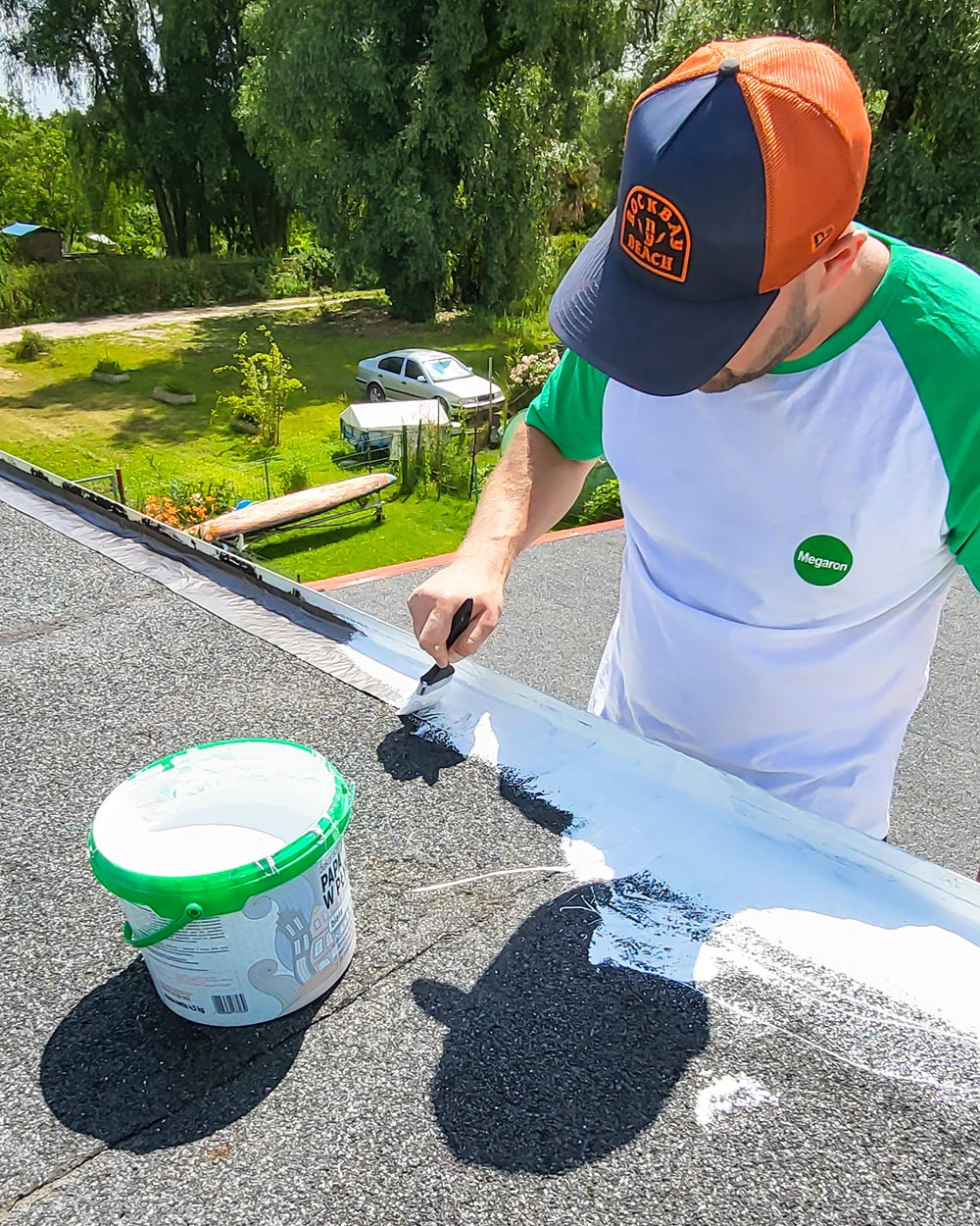 malowanie dachu z Papy na biało pędzlem