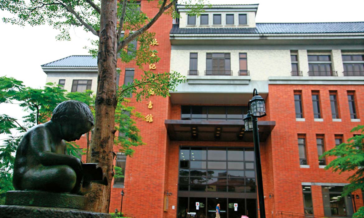 翻山越嶺來竹山借書