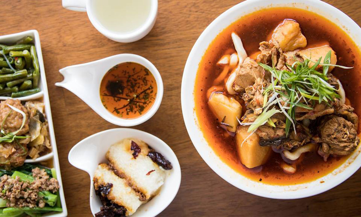 藏在麵碗的大時代，婆婆的鄉愁麵食館