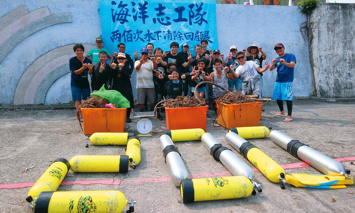 打撈超過三十噸海洋垃圾，「小琉球海洋志工隊」守護海洋不停歇