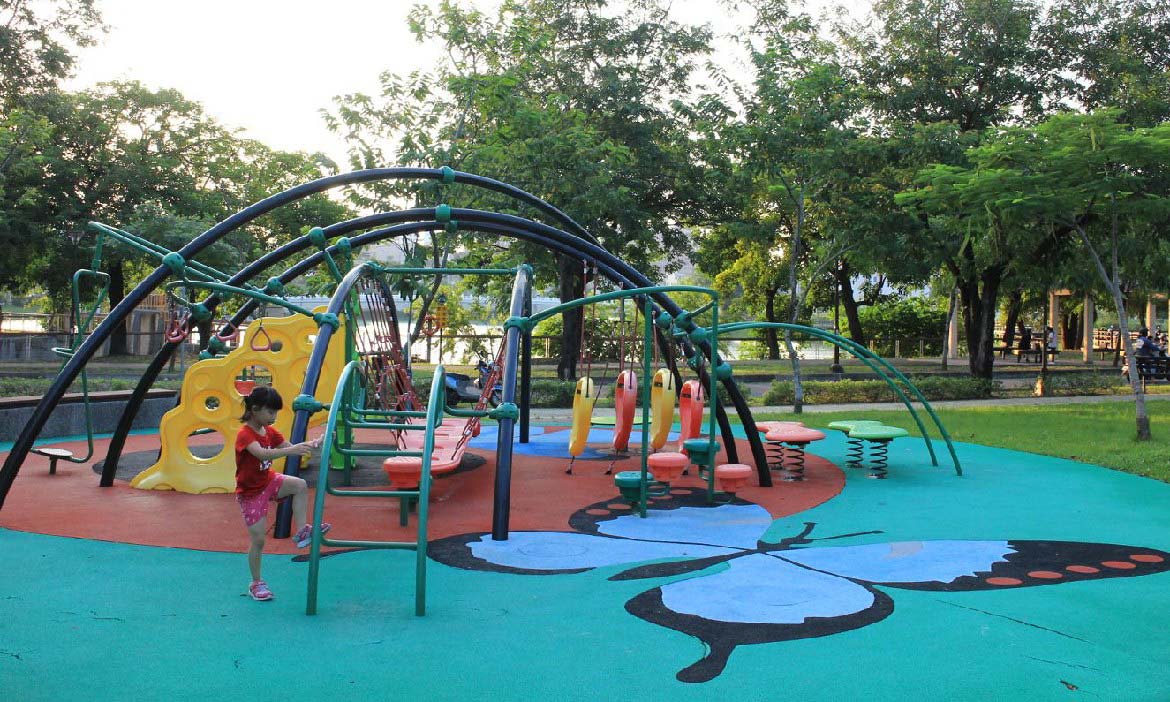 高雄三民金獅湖特色公園 獨有的乾淨愜意適合散散步也適合遛小孩 Vicky媽媽的遊樂園 微笑台灣 用深度旅遊體驗鄉鎮魅力