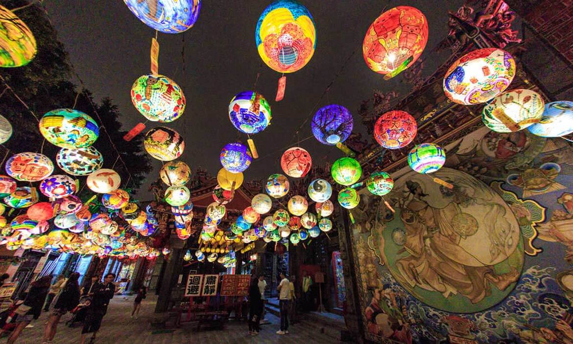 台南街坊最美燈會！上千顆手繪燈籠點亮中西區，府城普濟燈會不只是燈會