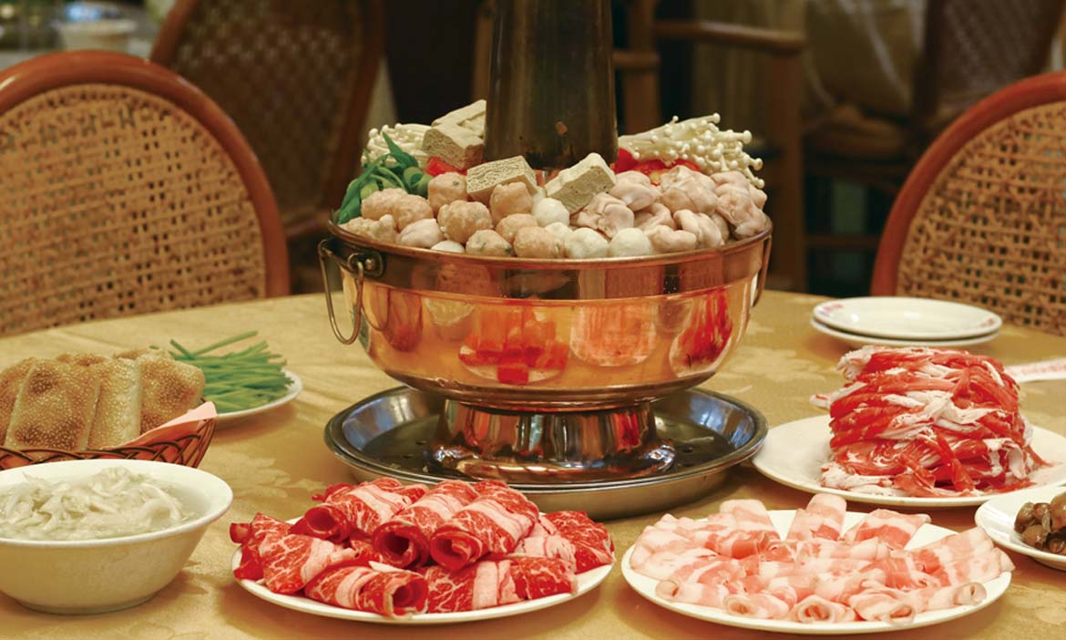 三聲二味四十個冬 酸菜白肉與蒙古烤肉，唐宮光兩樣就擄獲了每一位饕客的心