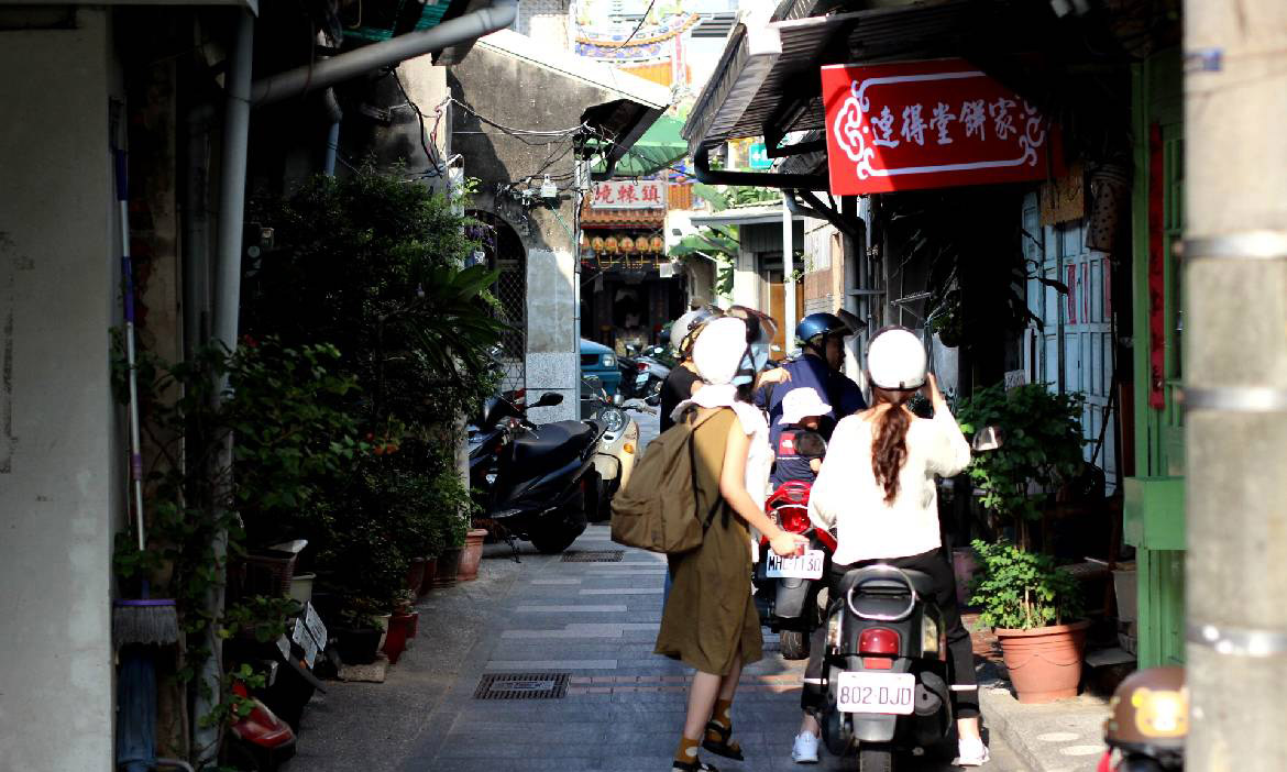 在台南鎮北坊即興午茶散步清單中，遇見百年味噌煎餅
