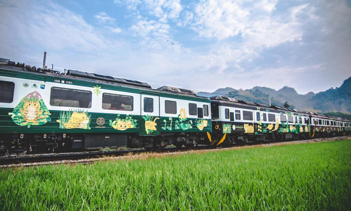 台鐵「集集石虎號」彩繪列車 一年期間限定，與里山動物家族一起小鎮之旅