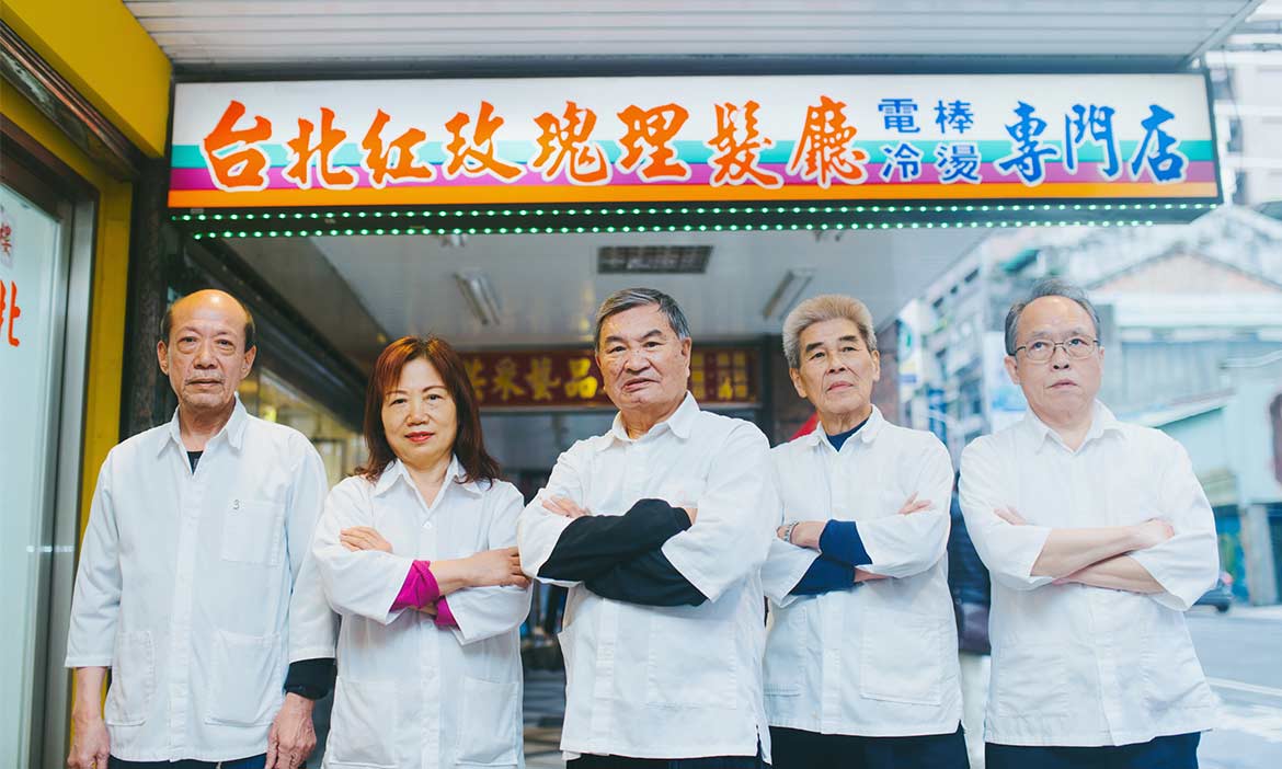 回到黃金年代 到台北紅玫瑰理髮廳，體驗復古剪髮