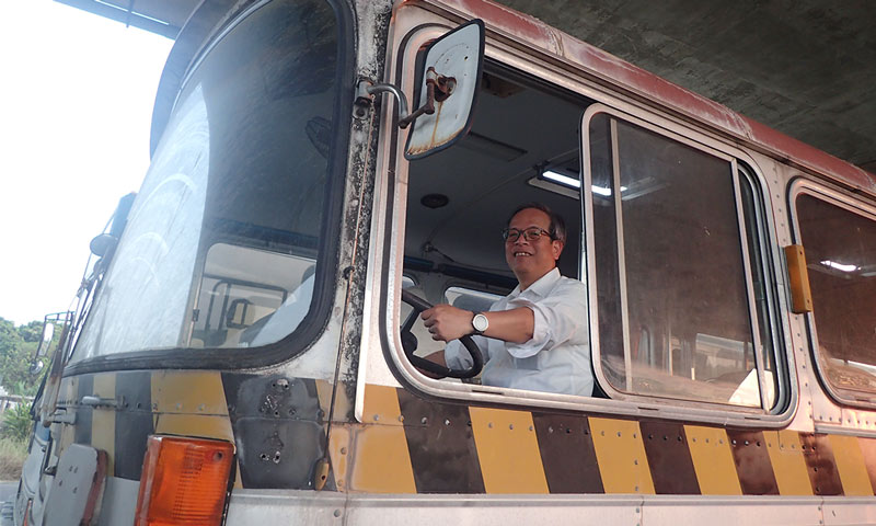 24小時客運環島公路旅行，超級巴士迷陳信誠「在路上」就快樂