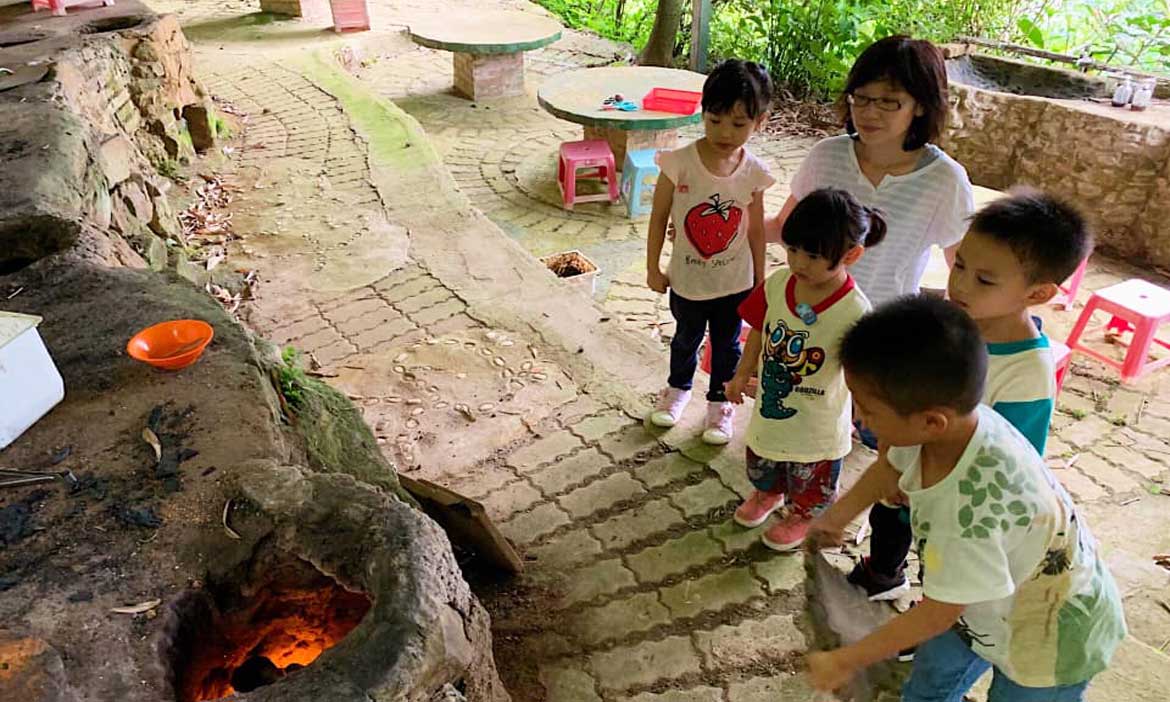 古道上的獨角仙森林 南港椿萱農場，在生態樂園手作窯烤香椿麵包