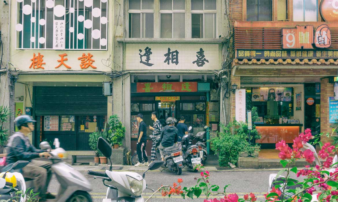 來一趟金門小餐館與老街坊散步，感受溫暖樸實的往日時光