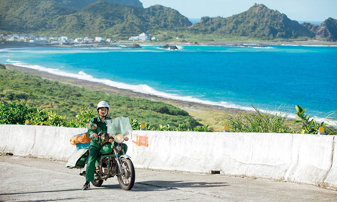 一路簽收蘭嶼的可愛浪漫島上郵差的真實日常 愛上這純樸又迷人的地方 La Vie 微笑台灣 用深度旅遊體驗鄉鎮魅力
