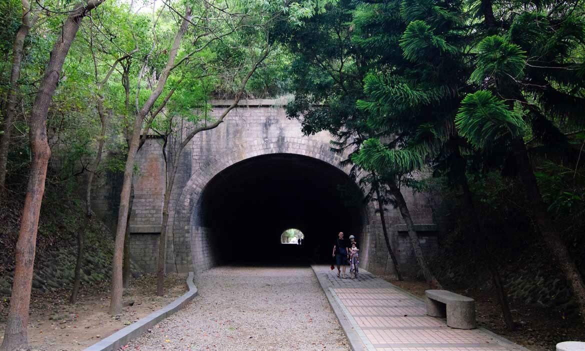 說走就走的親子半日遊，苗栗火車小旅行 漫步崎頂車站與子母隧道