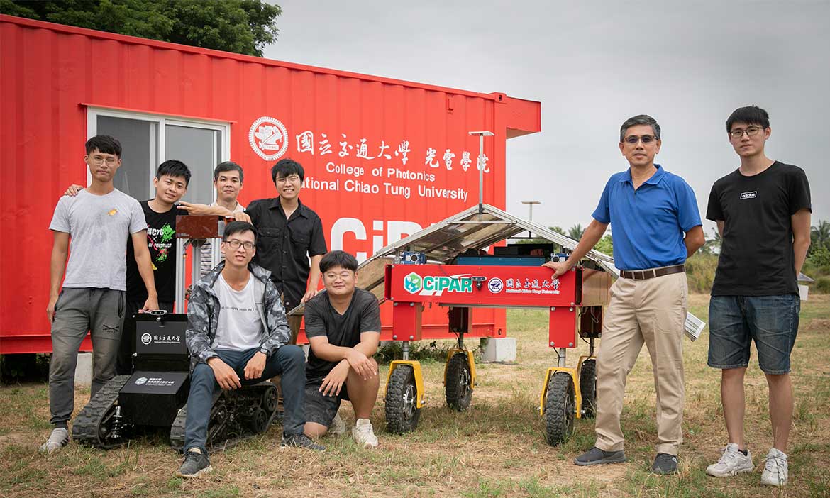 全自駕無人車巡田  雷射除蟲護作物