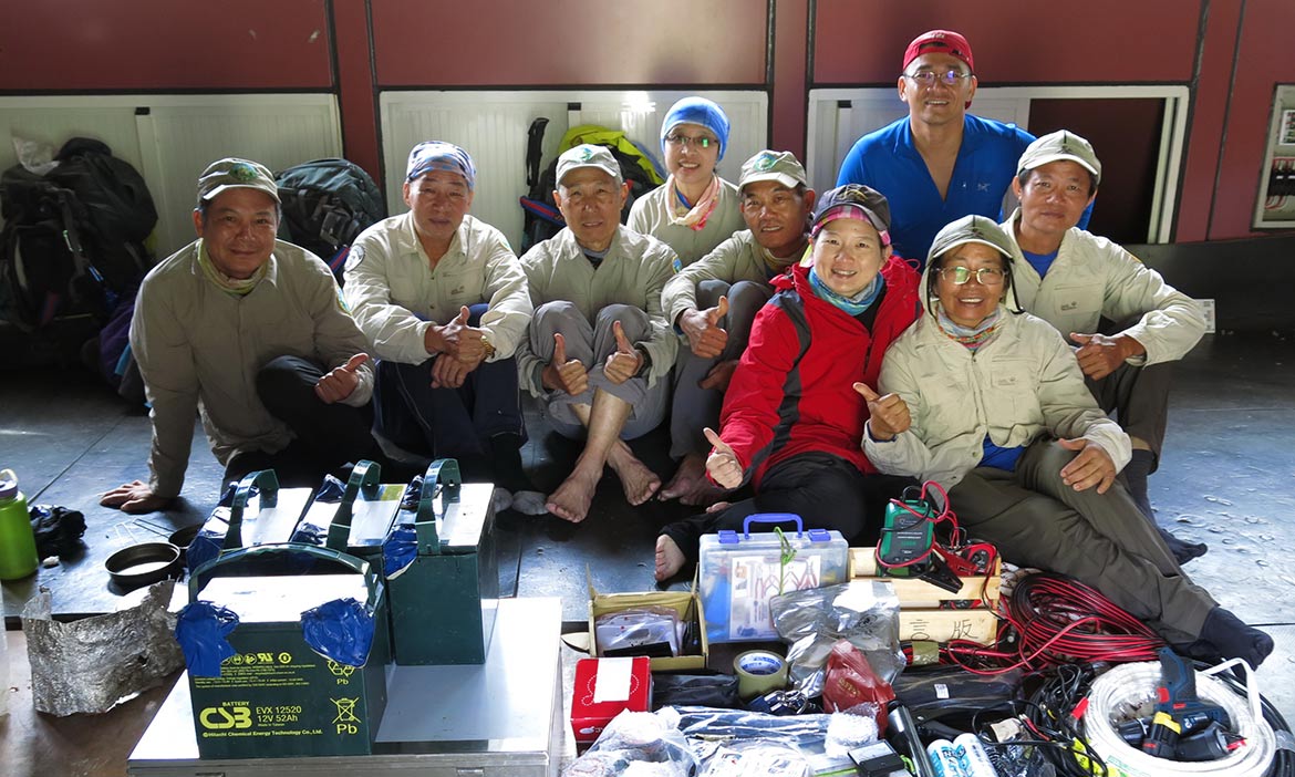 踏上一趟又一趟的修復之旅 玉山保育志工，翻山越嶺只為守護山林美好環境