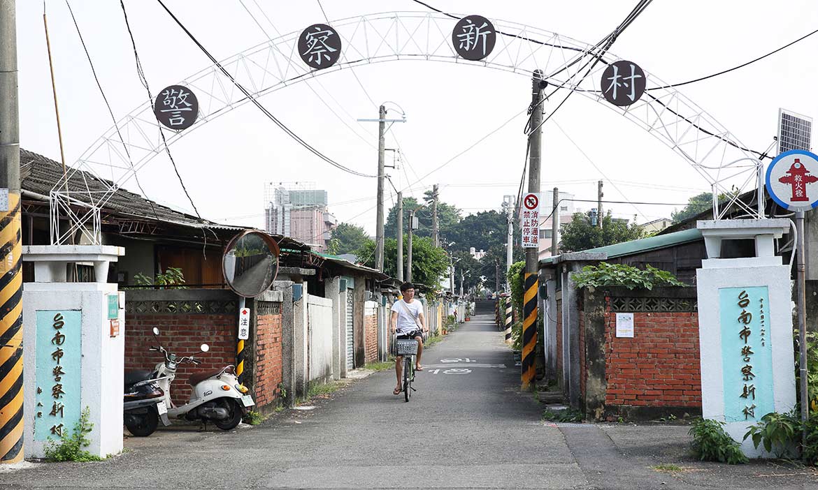 騎單車翻巷弄 兜出日常閒晃路線，一探台南府城的昔日與今天