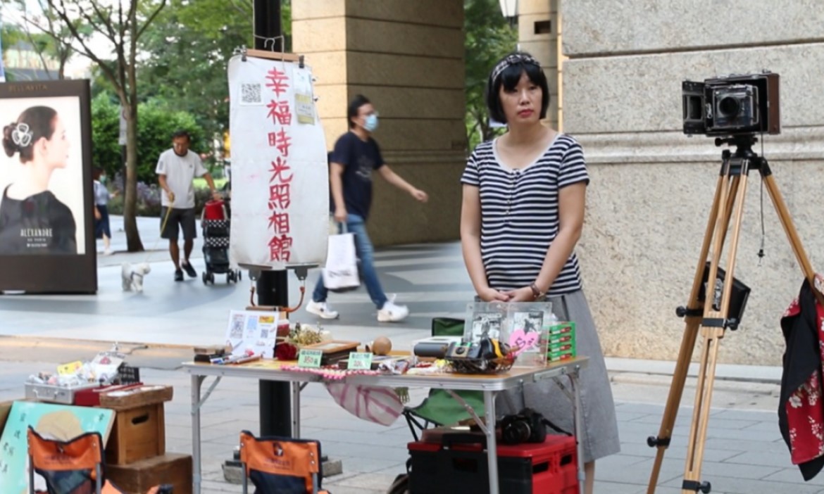 拍立得底片用一張少一張，把握時機造訪「幸福時光照相館」，讓復古相機留存回憶