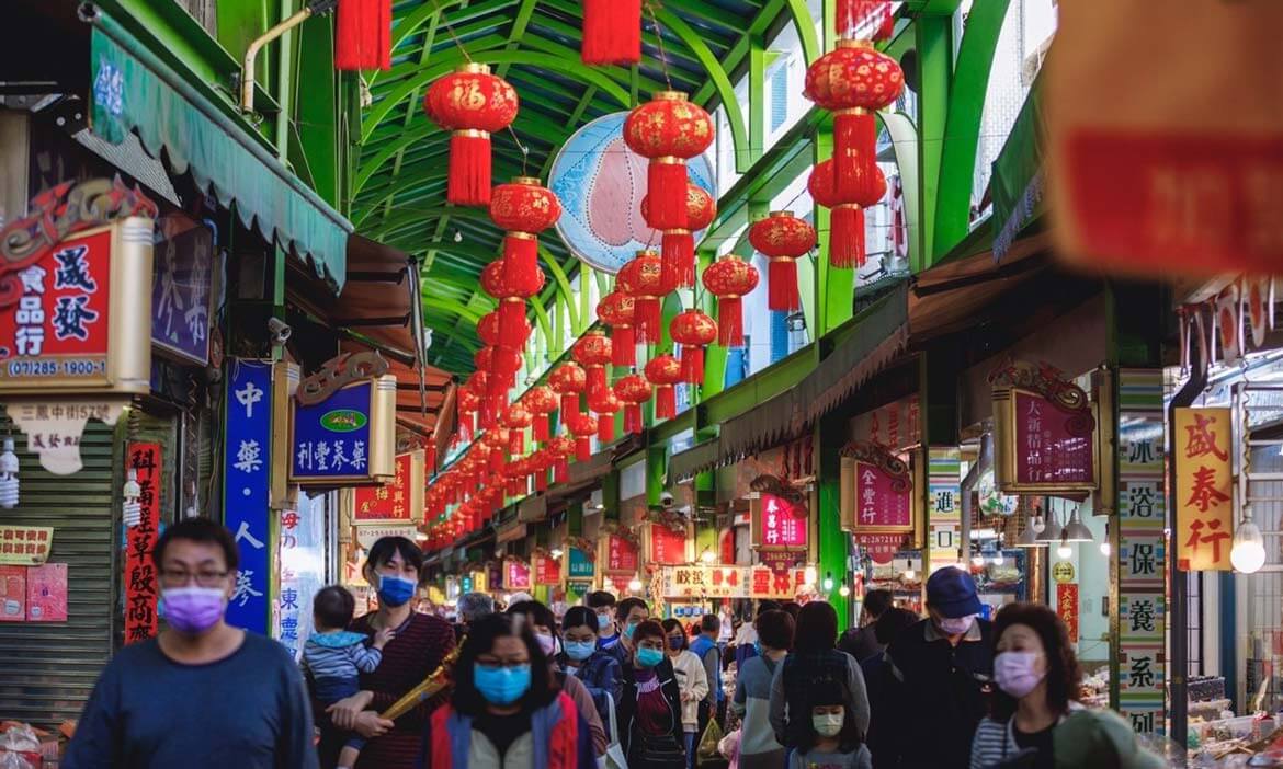 春節維持二級警戒！雙鐵客運禁止飲食，醫院停止探病，口罩、探陪病等防疫措施一次看