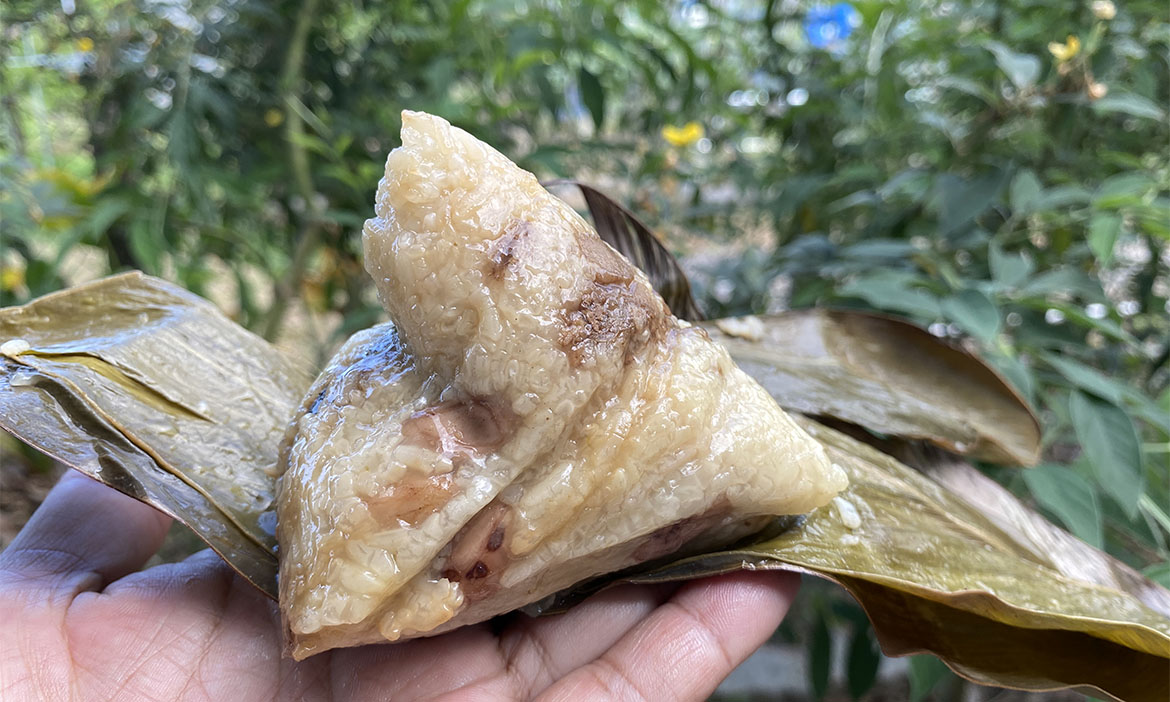 包粽不用竹葉用月桃葉 解析讓屏東人淪陷的月桃粽 在地美味是遊子鄉愁 黃温庭 福熊 微笑台灣 用深度旅遊體驗鄉鎮魅力