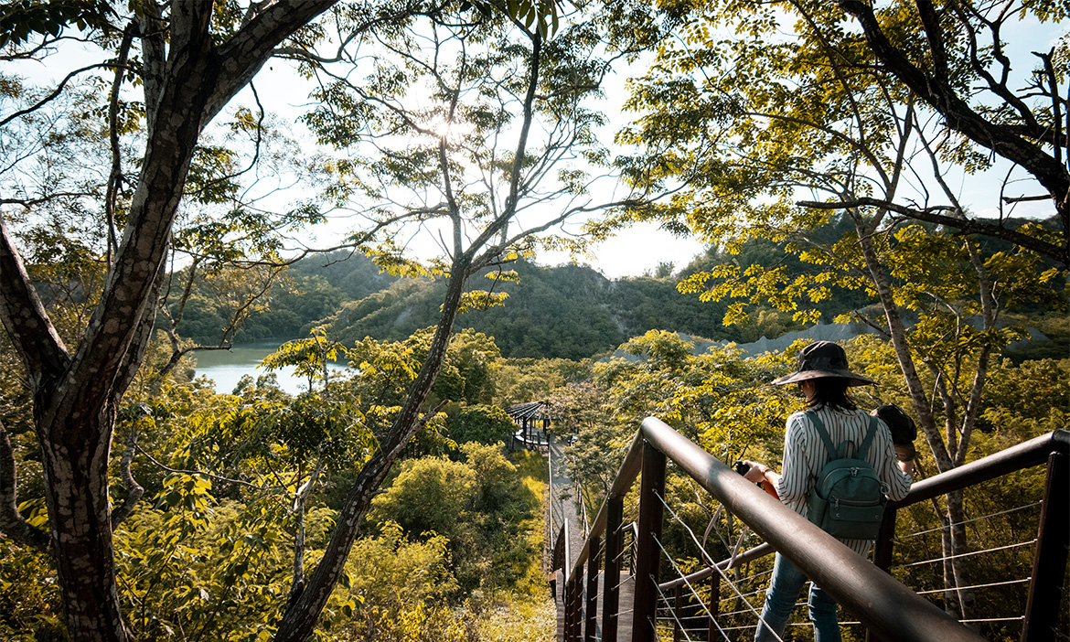 台南龍崎一日遊景點｜空山不空！深入臥虎藏龍的惡地山城，竹林清香下大啖柴燻碳烤羊排