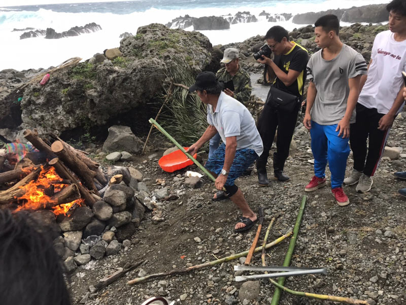 學習失傳近五十載的 Manmek 燒貝灰文化 延續達悟族傳統技藝 蘭嶼蘭恩傳媒網 微笑台灣 用深度旅遊體驗鄉鎮魅力