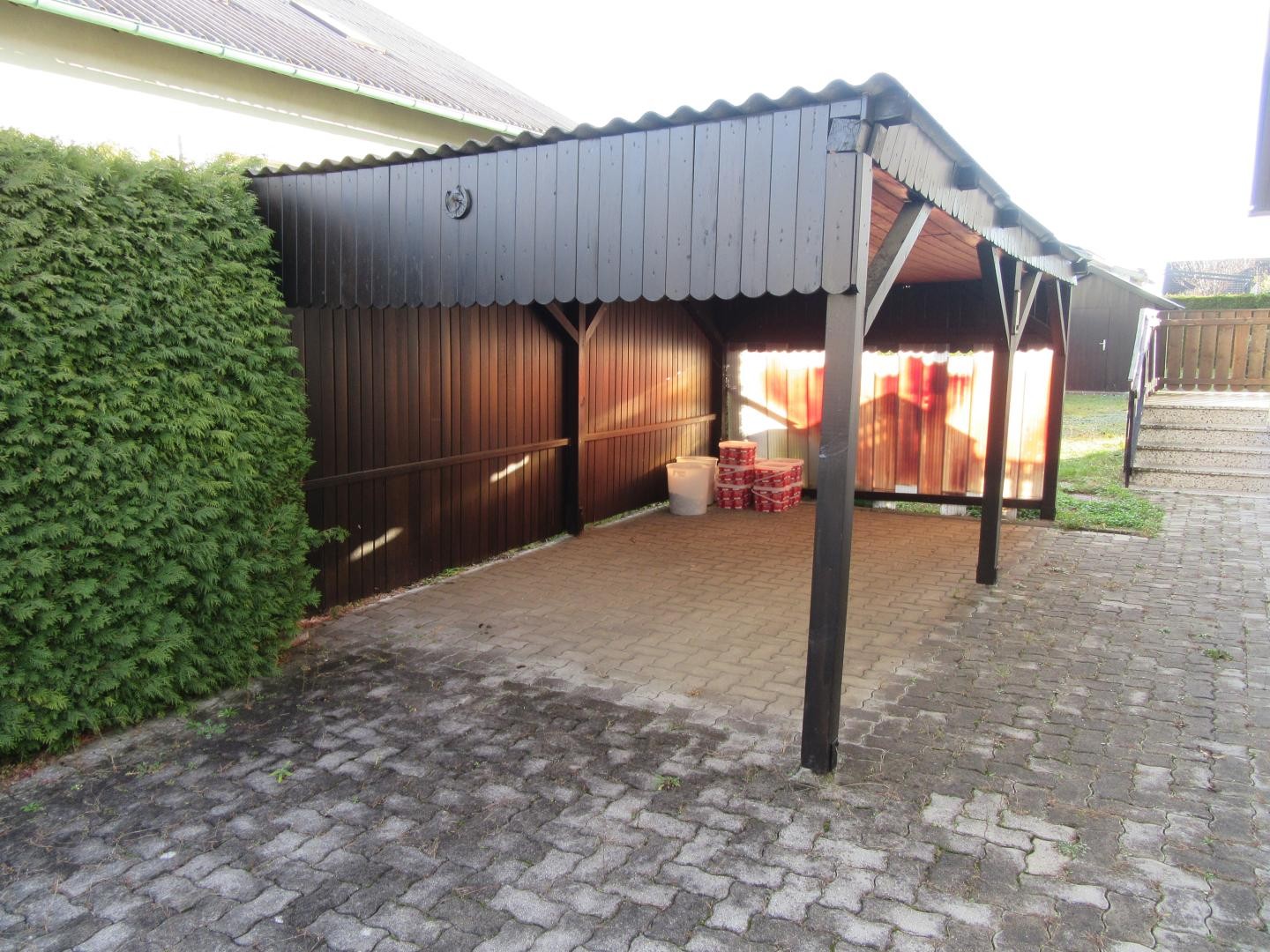 9 Carport