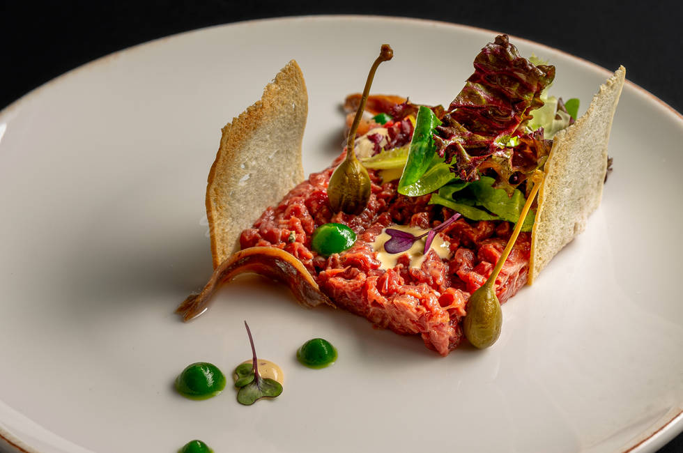 Steak tartare sandwich photo