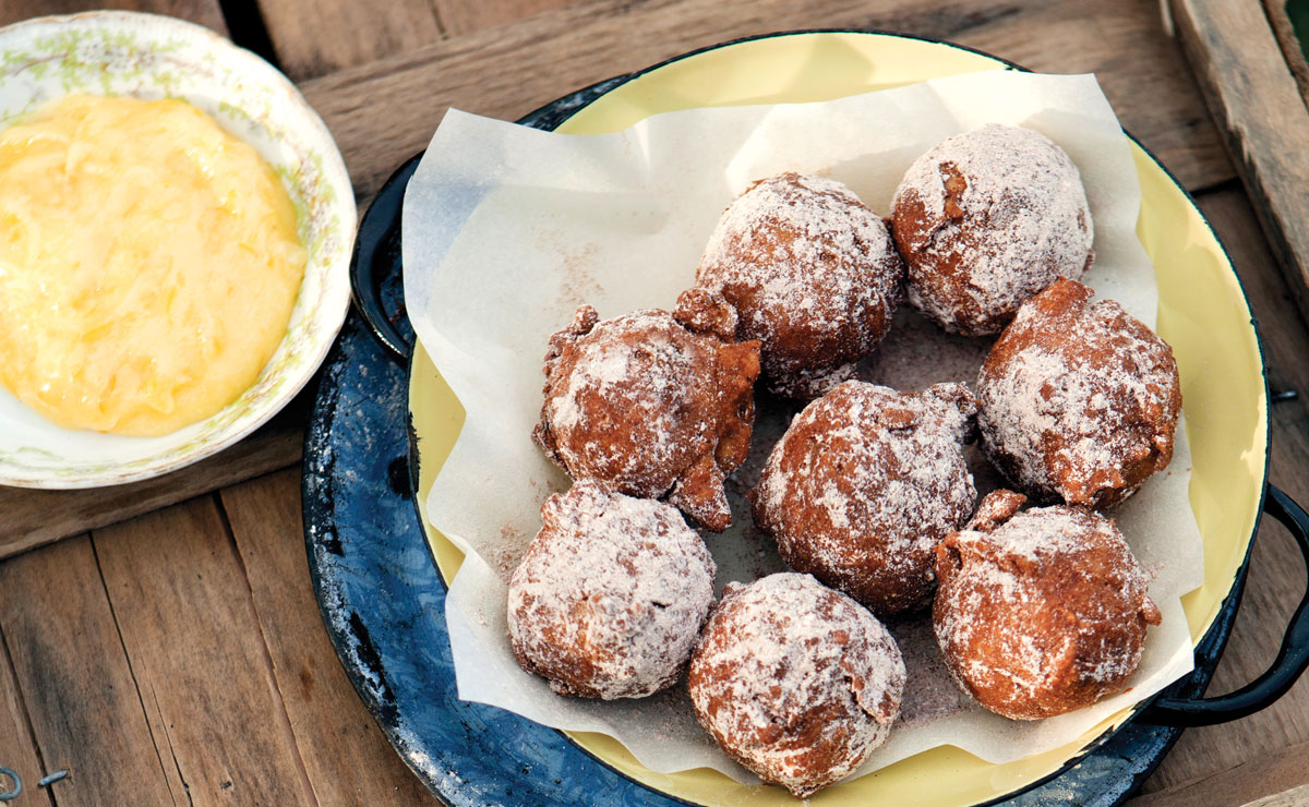 apple fritters with lemon curd